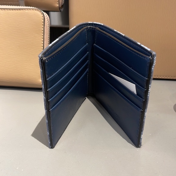 Michael Kors Men’s Women’s Cooper Logo Fabric Billfold Wallet Navy Multi NWT - Picture 8 of 16